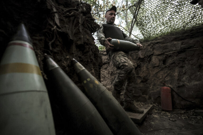 Republicans Criticize Pentagon’s Suspension of Ukraine Weapon Aid