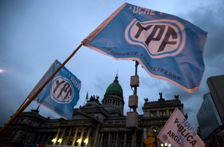 US Judge Orders Argentina to Surrender Stake in State Oil Company YPF